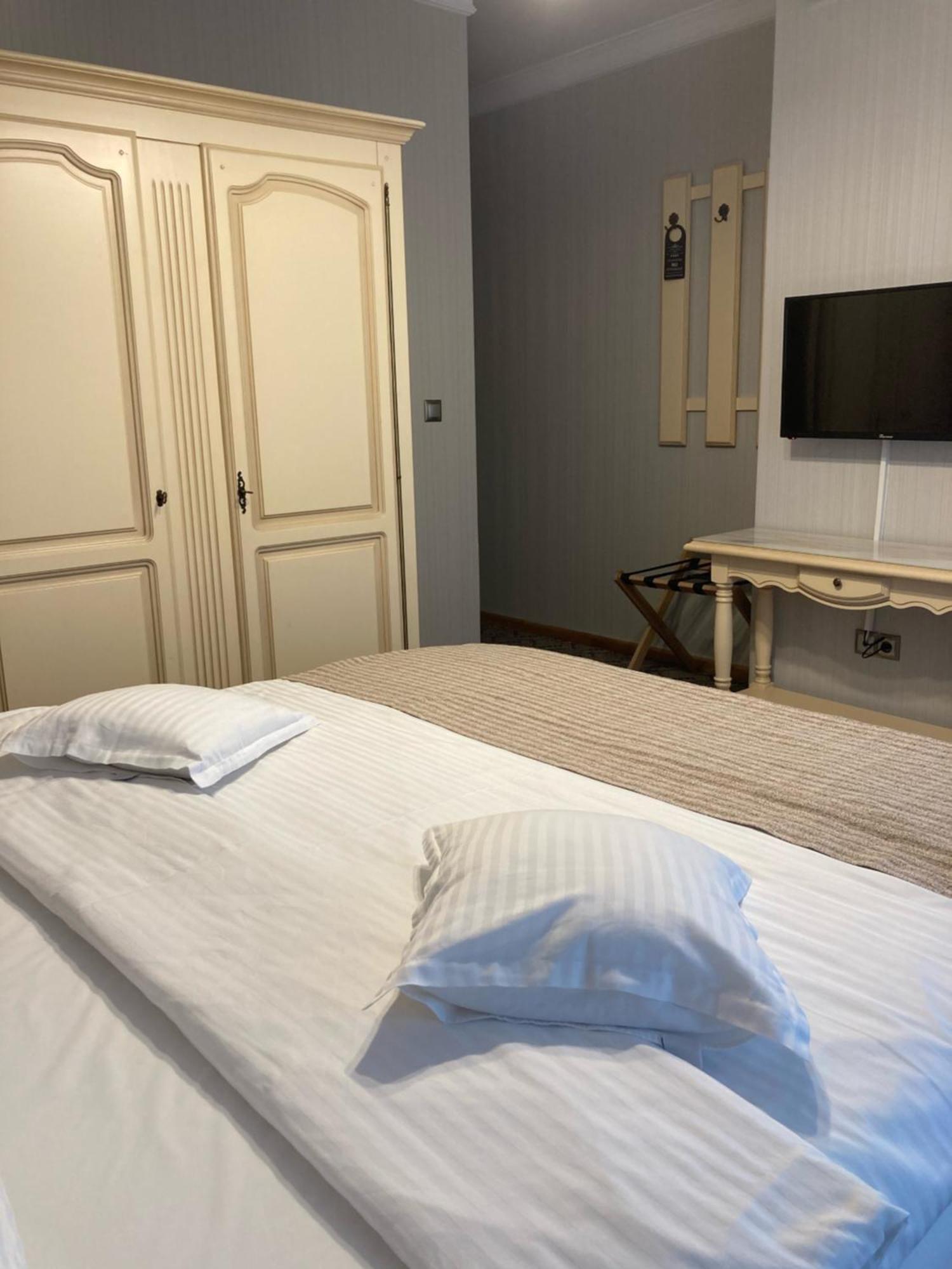 Hotel Roser House Boutique - Pe Malul Lacului Colibiţa Habitación foto