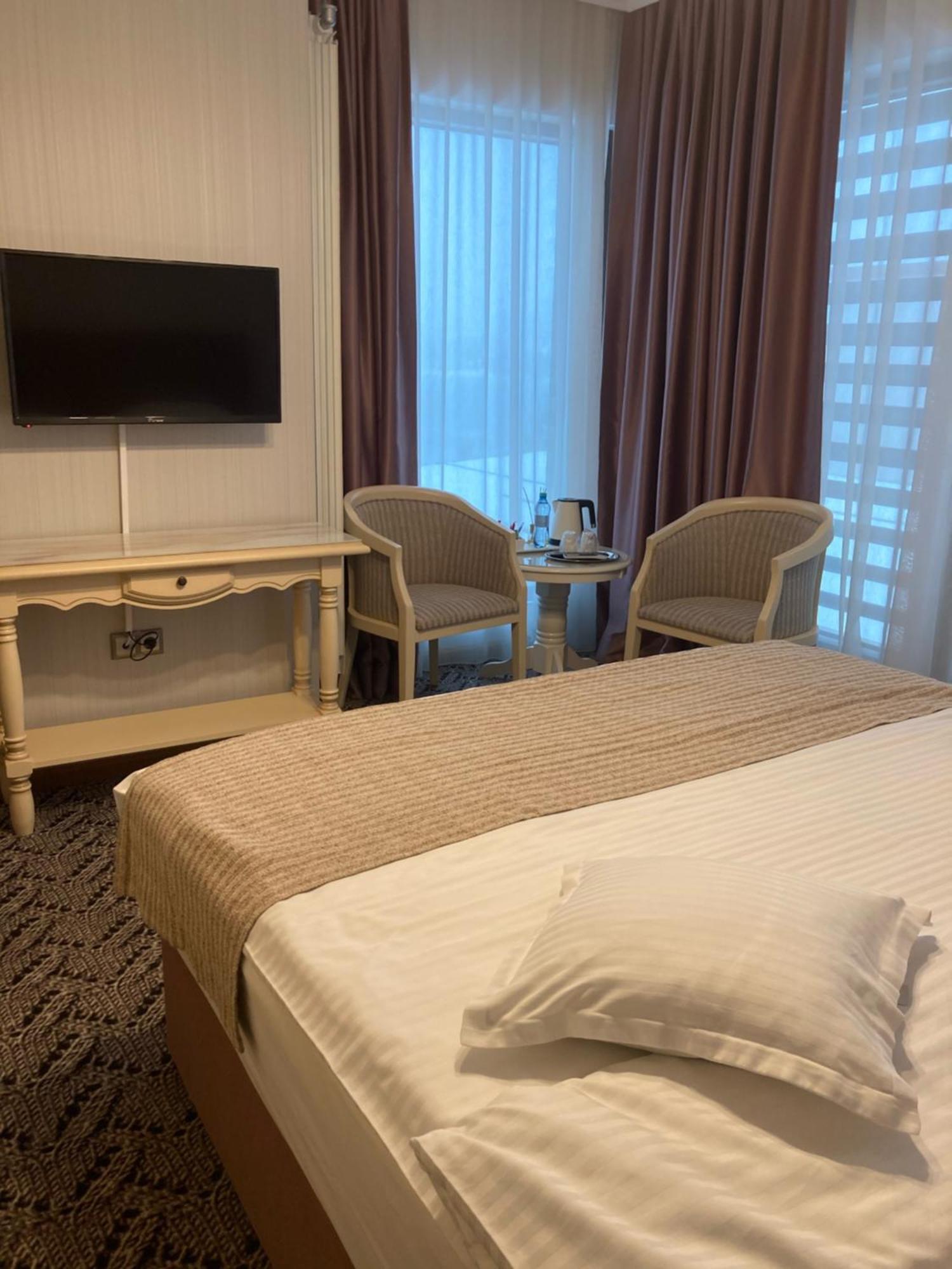 Hotel Roser House Boutique - Pe Malul Lacului Colibiţa Habitación foto